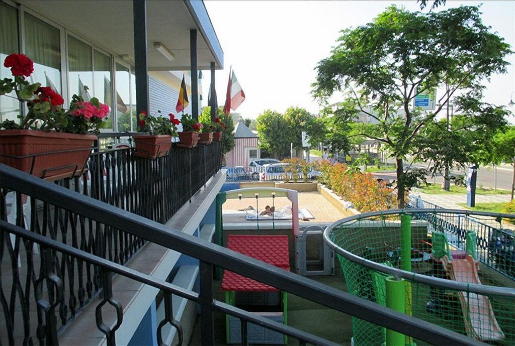Hotel Moja Cesenatico Exterior photo